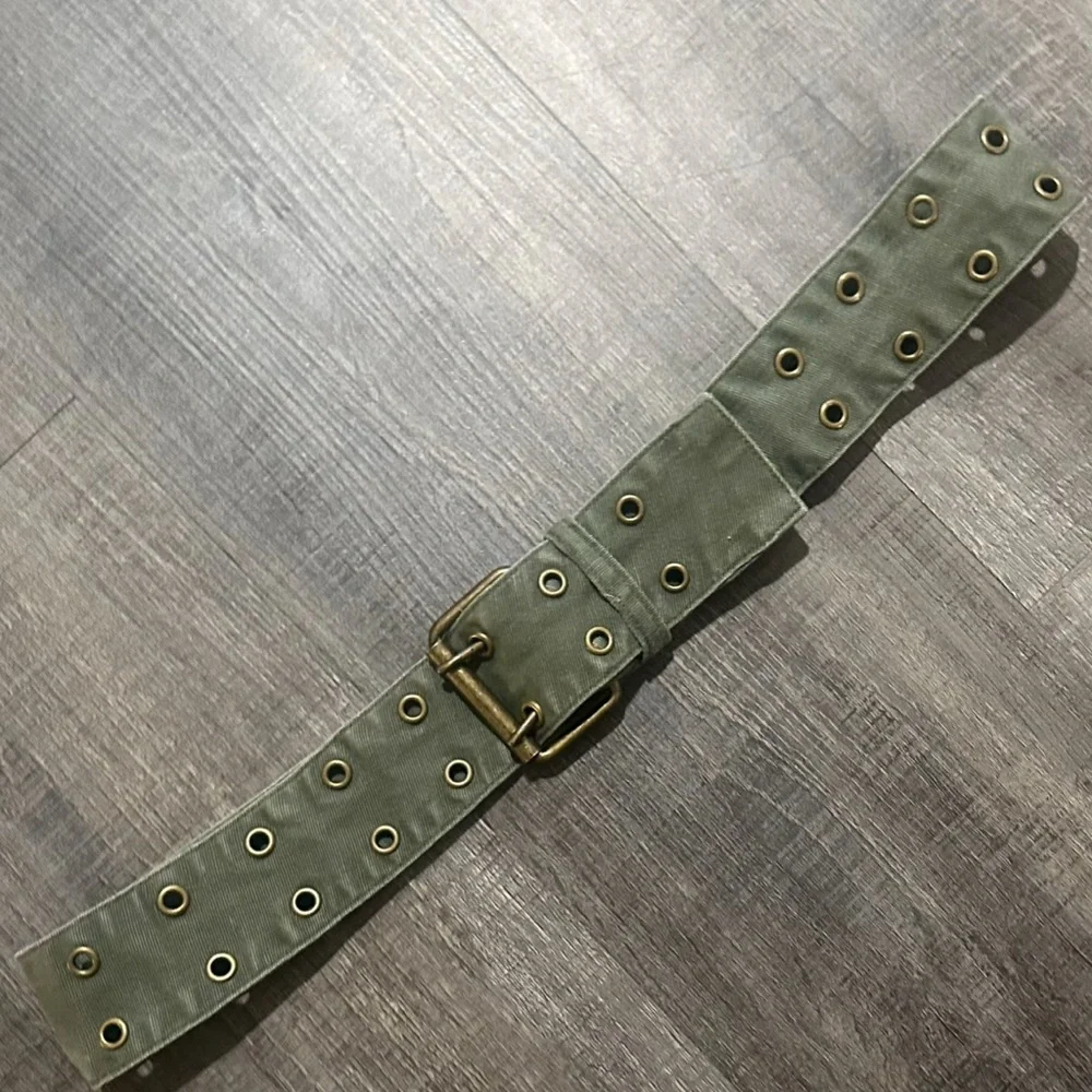 💞 Women’s 35 Inch Olive Green Grommet Belt
